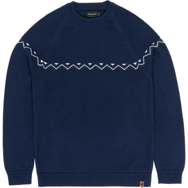 pull ibon navy bask in the sun